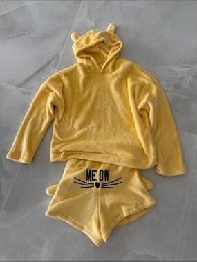 Yellow Plush Cat Hoodie & Shorts Set - "Meow"